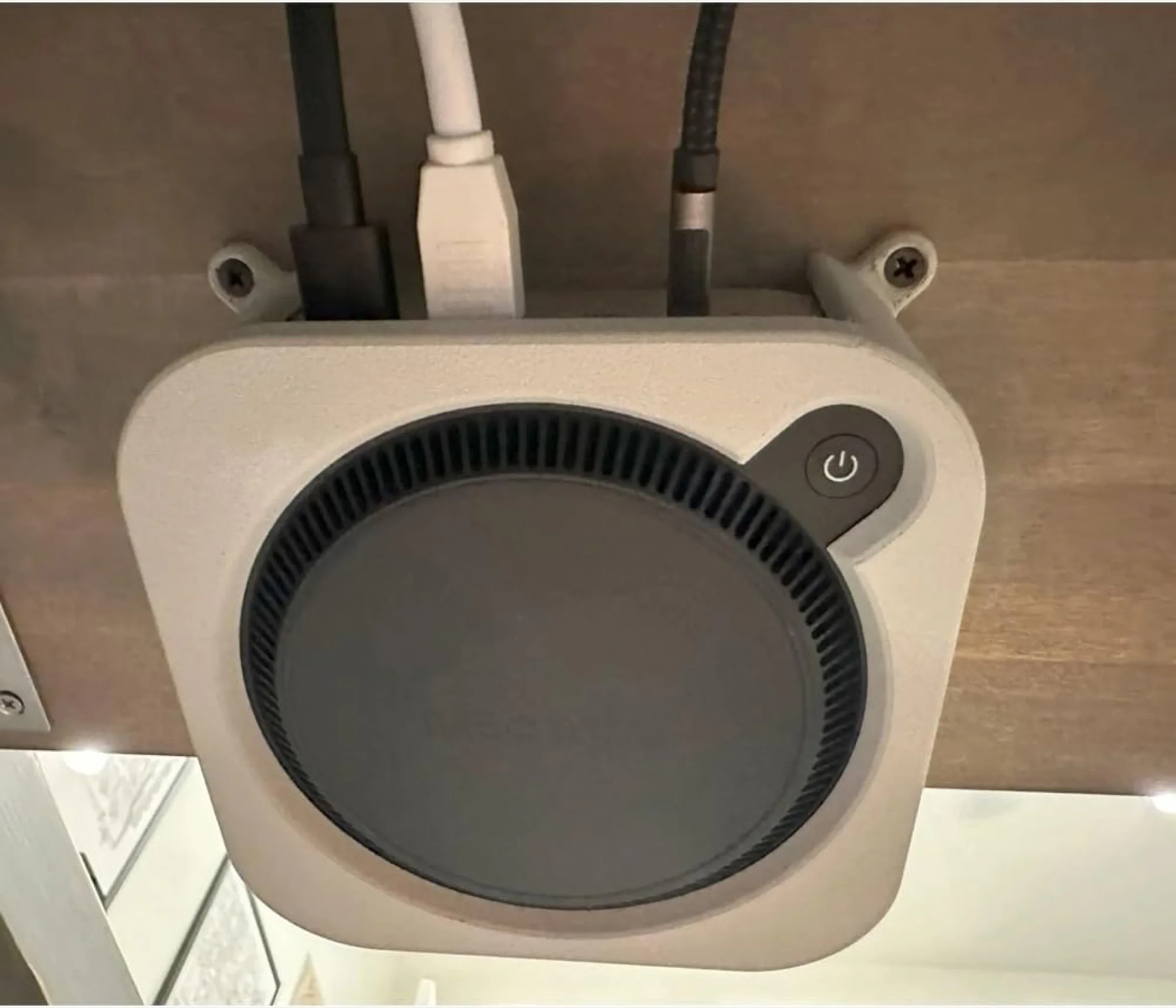 Come fissare il Mac mini M4 sotto la scrivania - macitynet.it