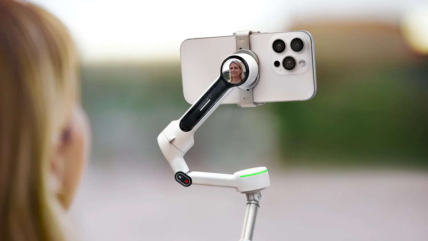 Insta360 Flow 2 Pro è lo stabilizzatore AI nato per iPhone - macitynet.it