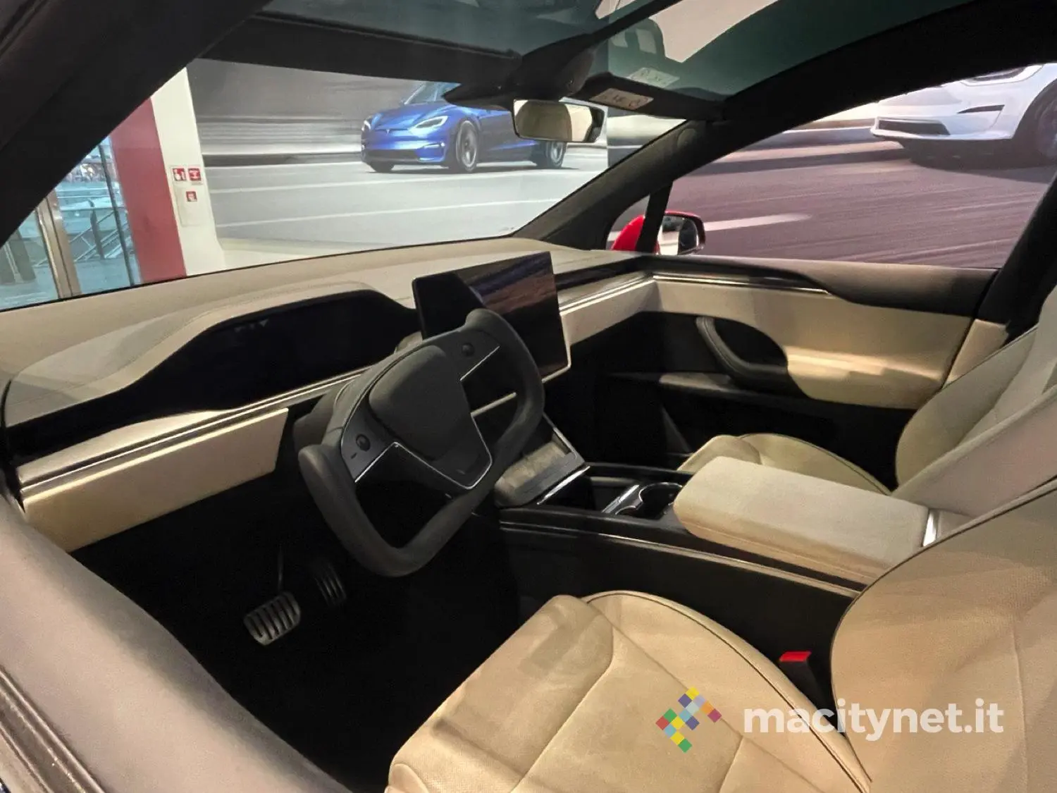 Per Mercedes Tesla promette troppo sulla guida autonoma